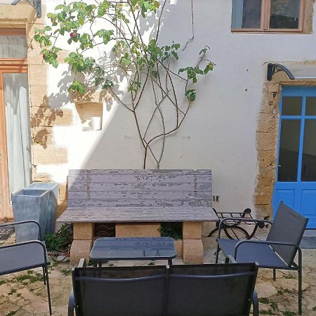 Apartament T2 Duplex "Chez Evelyne" Remoulins Zewnętrze zdjęcie