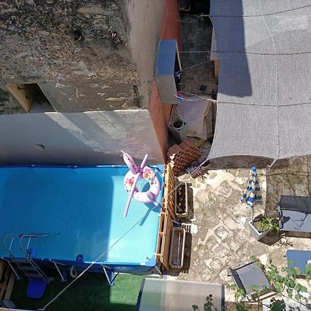 Apartament T2 Duplex "Chez Evelyne" Remoulins Zewnętrze zdjęcie