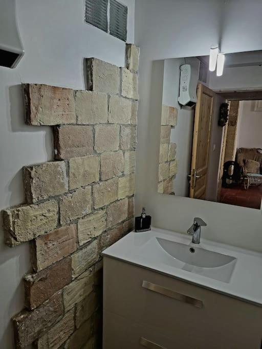 Apartament T2 Duplex "Chez Evelyne" Remoulins Zewnętrze zdjęcie
